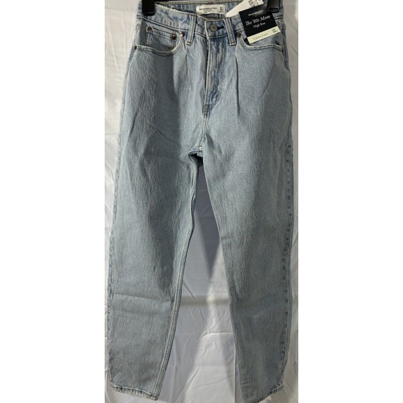 NWT Abercrombie & Fitch Relaxed Jeans - Picture 2 of 6